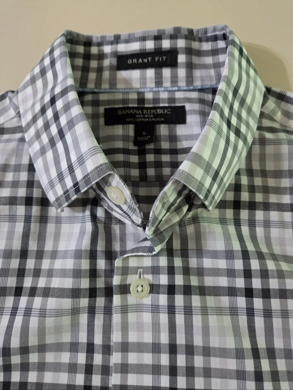 Banana Republic Men's Grey Multi Plaid Grant Fit Button-Down Dress Shirt
